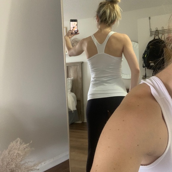 Set of 3 workout tank tops! - Picture 5 of 6